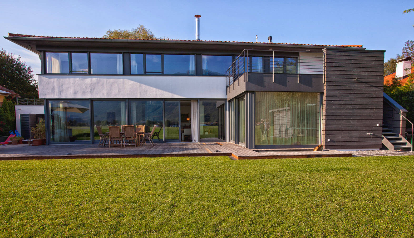 Außenaufnahme modernes Wohnhaus