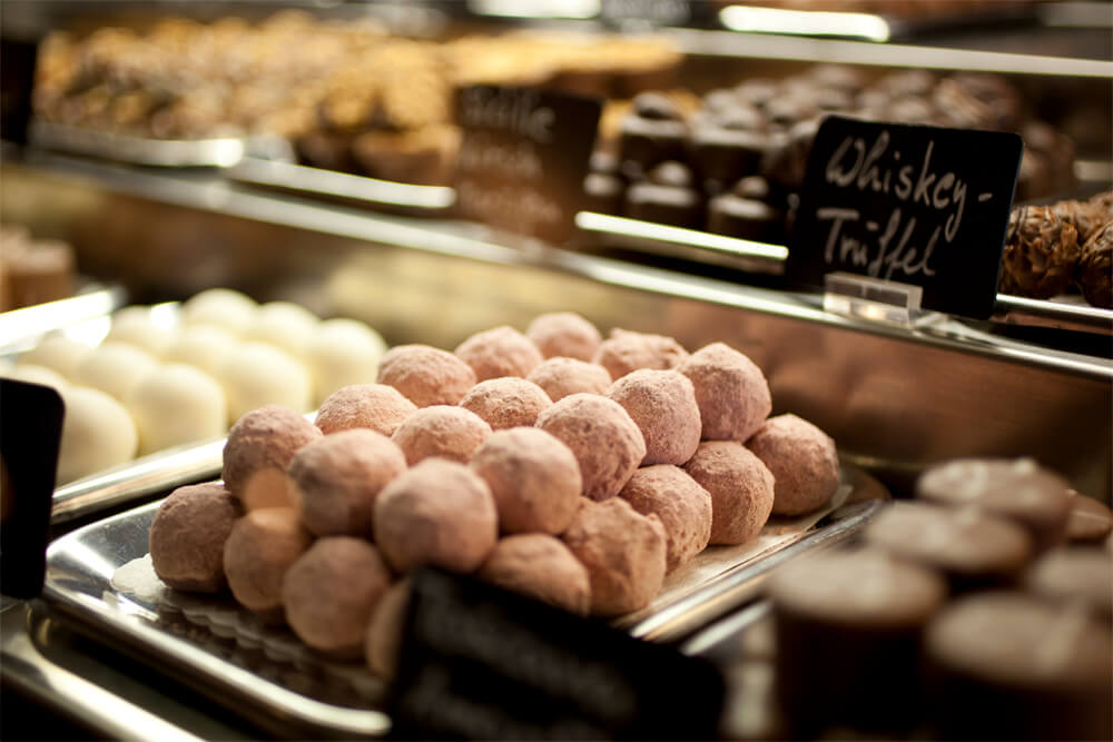 Pralinen in einer Auslage