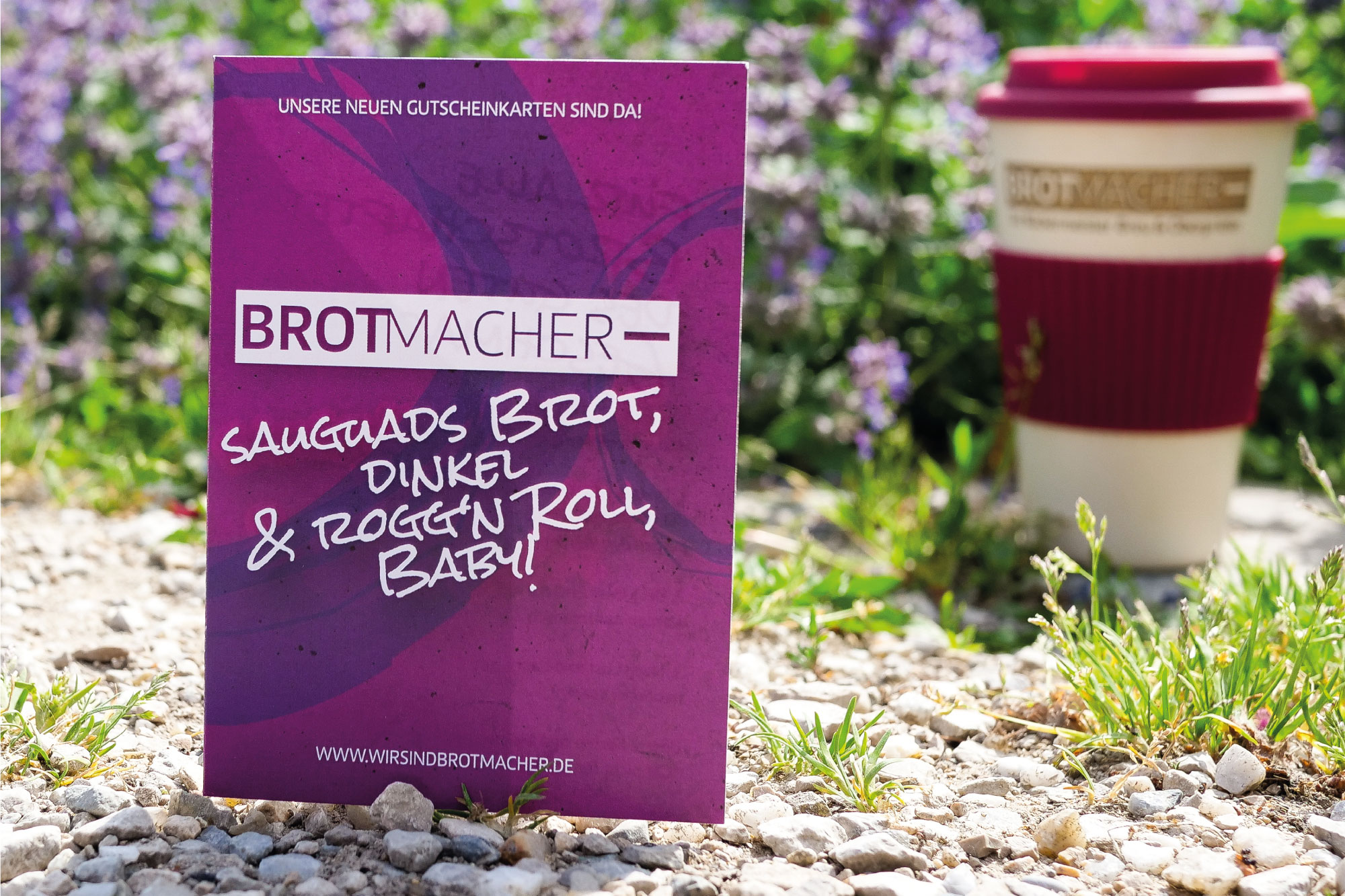 Das Bild zeigt eine Gutscheinkarte der Firma: "Brotmacher" im Freien